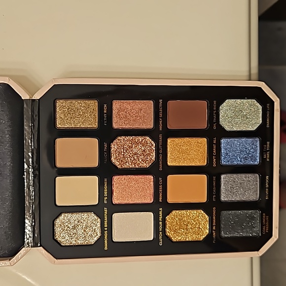 Too Faced "Pretty Rich" eyeshadow palette - Picture 5 of 6